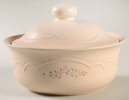 Remembrance 1.25 Qt Round Covered Casserole