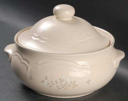 Remembrance 2 Qt Round Covered Casserole