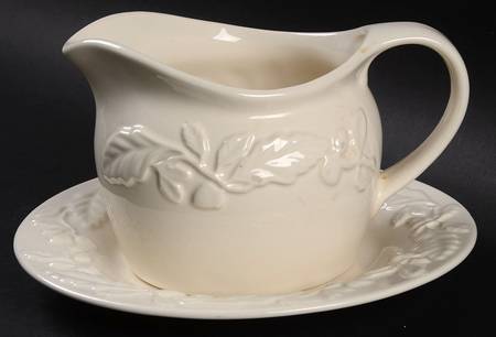 Royal Oak Round Gravy Boat & Underplate (Salad Plate)