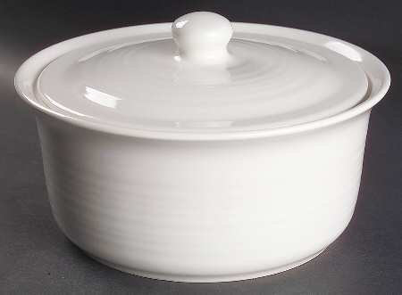 Simply White Circles 2.5 Qt Round Covered Casserole