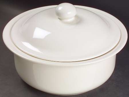 Simply White Shapes 2.25 Qt Round Covered Casserole