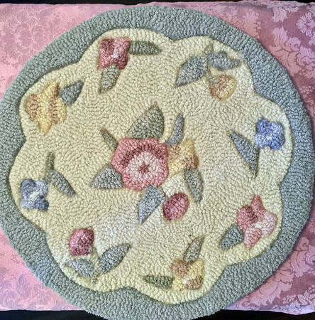 Tea Rose Hook Round Rug