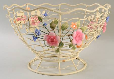 Tea Rose Wire/Metal Basket