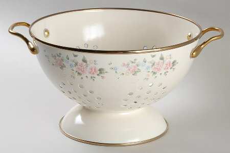 Tea Rose 3 Quart Metal Colander