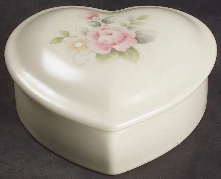 Tea Rose Heart Shape Box & Lid