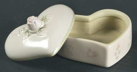 Tea Rose 3" Heart Shape Box & Lid