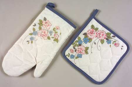 Tea Rose Cloth Oven Mitt and Potholder Set