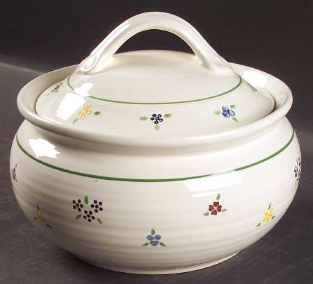 Vickie Hanson 3 Quart Round Covered Casserole