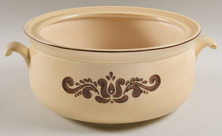Village (Made in USA) 2.5 Qt Round Covered Casserole No Lid