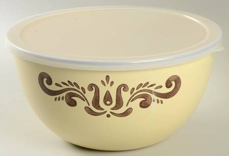 Village (Made in USA) 9 5/8" Metal Bowl with Plastic Lid