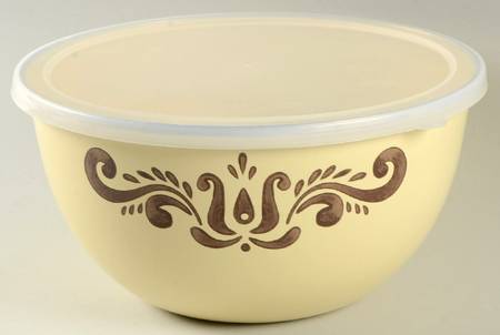 Village (Made in USA) 8" Metal Bowl W/Plastic Lid