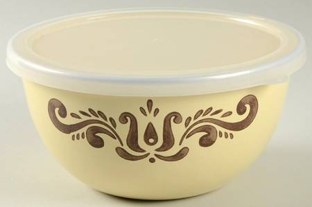 Village (Made in USA) 6 5/8" Metal Bowl W/Plastic Lid