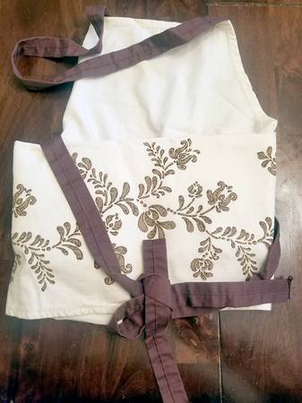 Village (Made in USA) Cloth Kitchen Apron