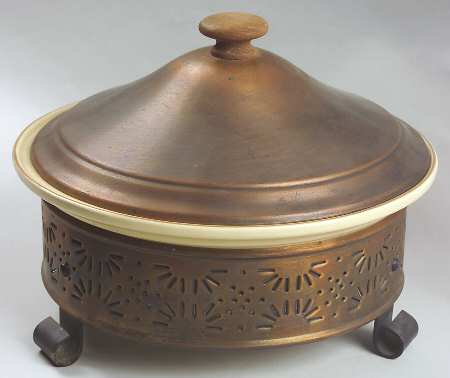 Village (Made in USA) 1.5 Quart Buffet Server & Lid