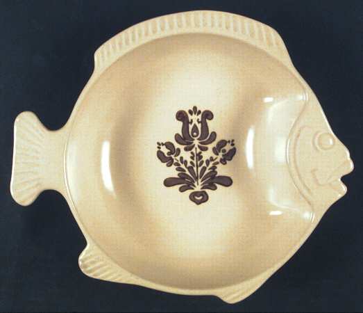 Village (Made in USA) Fish Baker