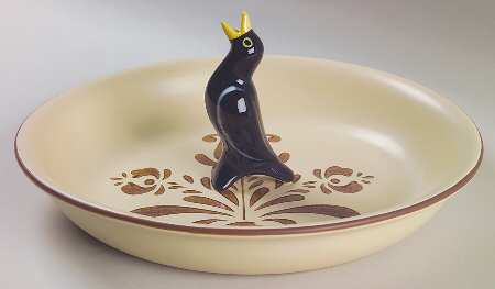 Village (Made in USA) 10" Pie Baking Plate with Pie Bird