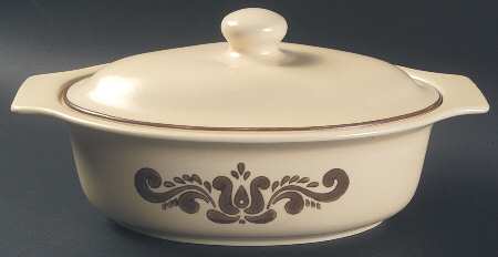 Village (Made in USA) 1.5 Quart Oval Covered Casserole