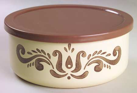 Village (Made in USA) 7" Metal Bowl & Plastic Lid