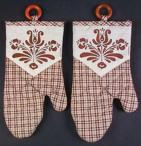 Village (Made in USA) (Set of 2) Cloth Oven Mitts