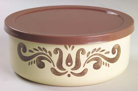 Village (Made in USA) 6" Metal Bowl W/Plastic Lid