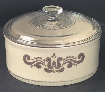Village (Made in USA) 2.5 Quart Round Covered Baker