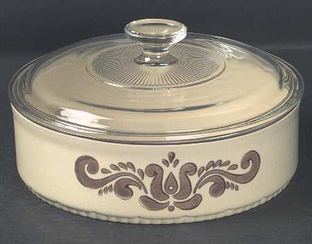Village (Made in USA) 1.5 Quart Round Covered Baker