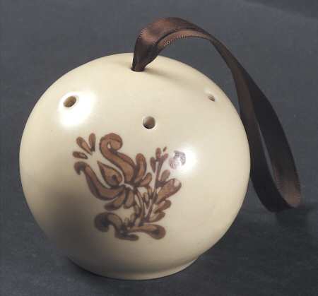 Village (Made in USA) Pommander