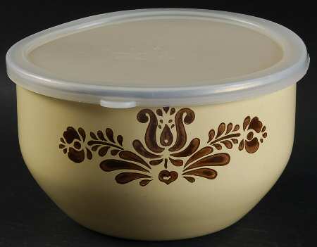 Village (Made in USA) 6 7/8" Metal Bowl W/Plastic Lid