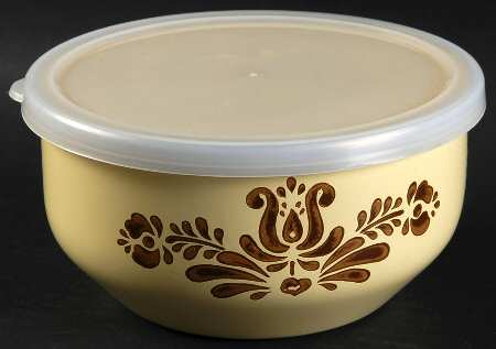 Village (Made in USA) 5 3/4" Metal Bowl & Plastic Lid