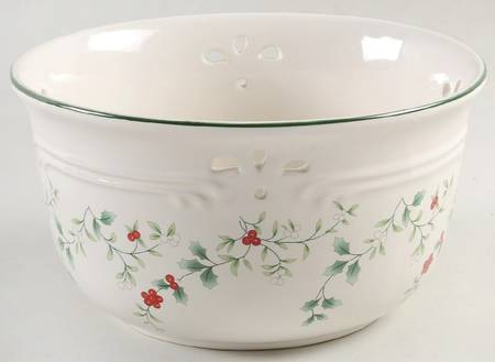 Winterberry 7'' Pierced Round Bowl
