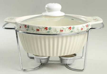 Winterberry Tureen & Glass Lid w/Wire Rack