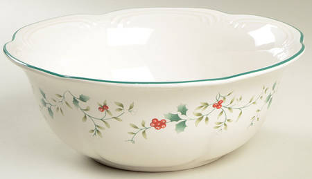 Winterberry Holiday Serving Bowl