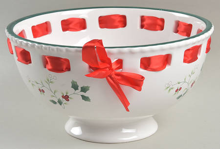 Winterberry 9" Pierced Footed Bowl