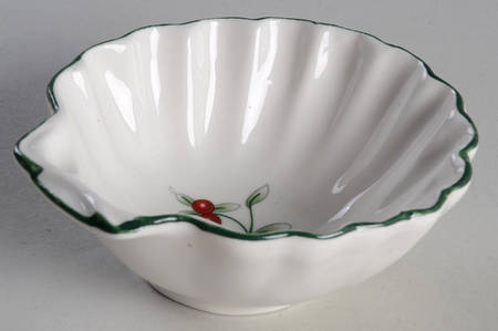 Winterberry Shell Shaped Dip Bowl