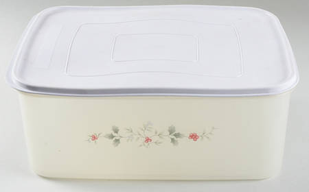 Winterberry 14" Plastic Rectangular Storage Box