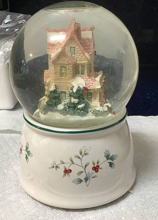Winterberry Snow Globe