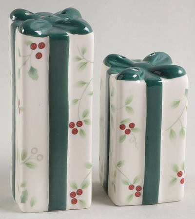 Winterberry Figural Salt and Pepper Set