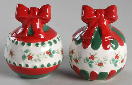 Winterberry Figural Salt & Pepper Set