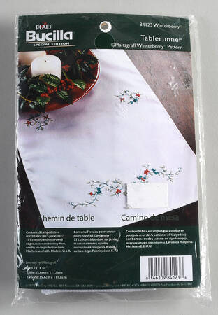 Winterberry 14" x 44" Cloth Table Runner
