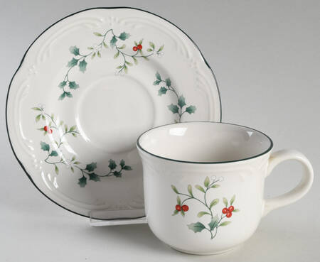 Winterberry Flat Cup & Saucer Set