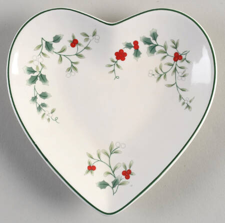 Winterberry Heart Shaped Dish