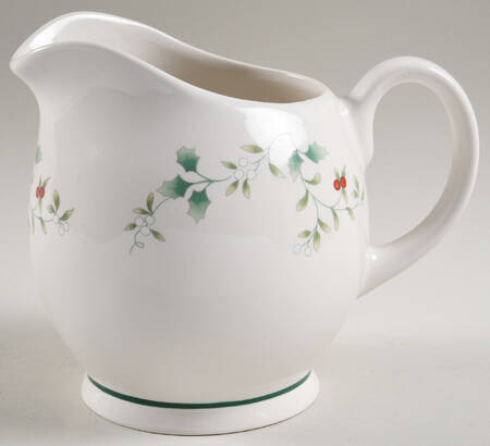 Winterberry Large Gravy Boat/Pitcher