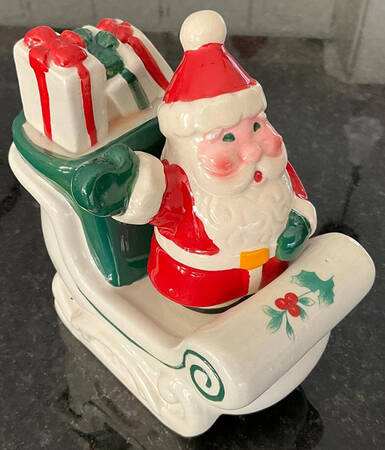 Winterberry Figural Salt & Pepper Set