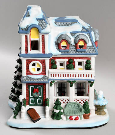 Winterberry Electric Lighted House No Cord