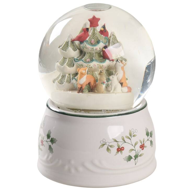 Winterberry Musical Water Globe