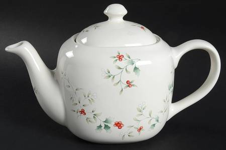 Winterberry Oval Teapot & Lid