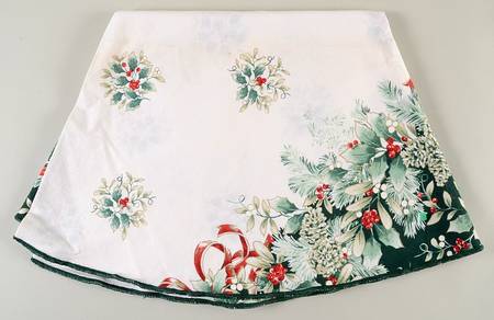 Winterberry Round Tablecloth