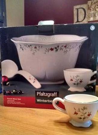 Winterberry Punch Bowl Set (Punch Bowl, 6 Punch Cups & Ladle)