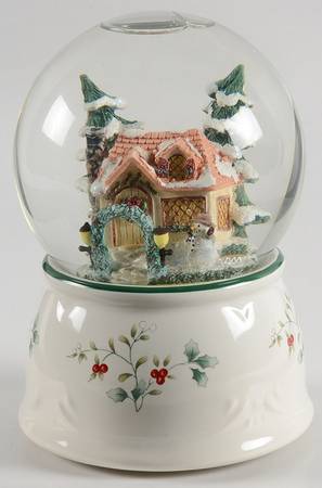 Winterberry Snow Globe