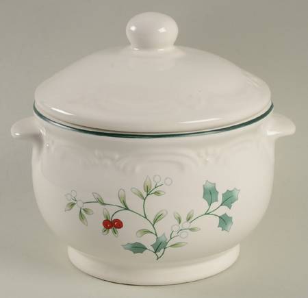 Winterberry Covered Soup Bowl